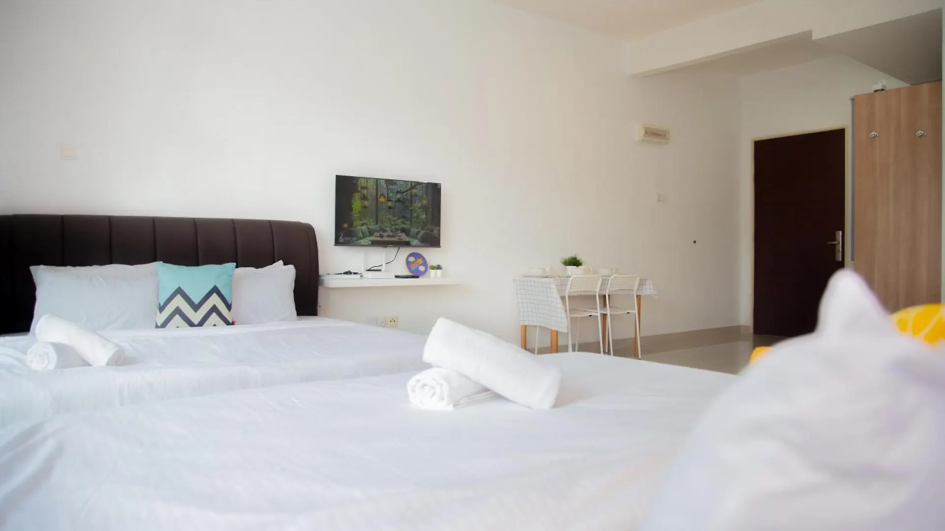 -Mount Austin Ikea, Aeon 10Mins -Pool View- B215 location